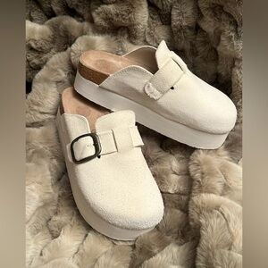 Cushionaire platform white suede mules